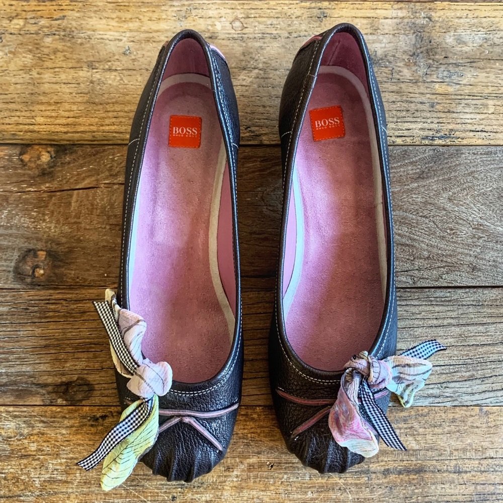 NWOT Hugo Boss kitten heel